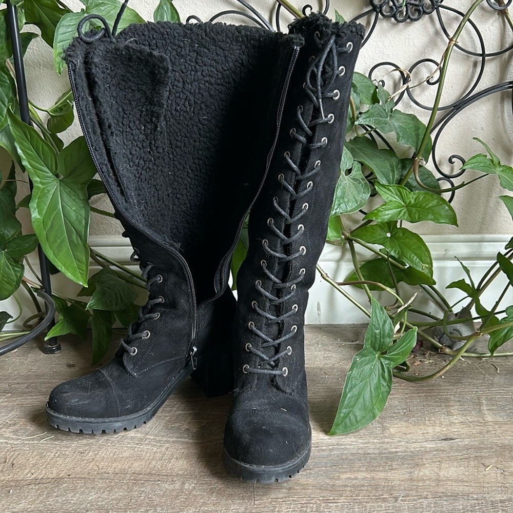 Black knee high Sherpa lined boots size six